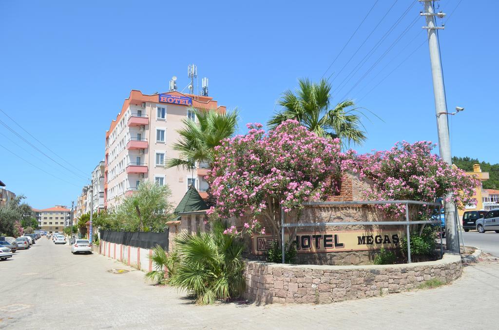 Megas Hotel Ayvalik Exterior photo